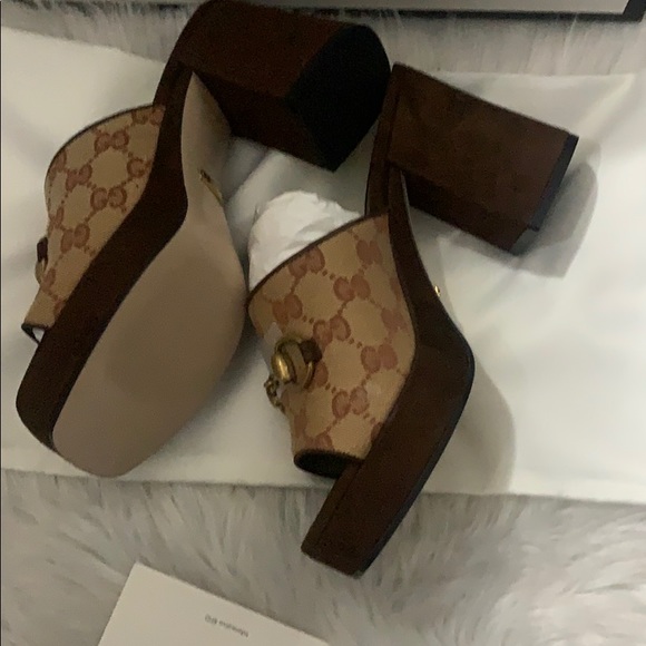 Gucci
36.5
Heel 2.4 in
Platform 0.4 in - Picture 6 of 12